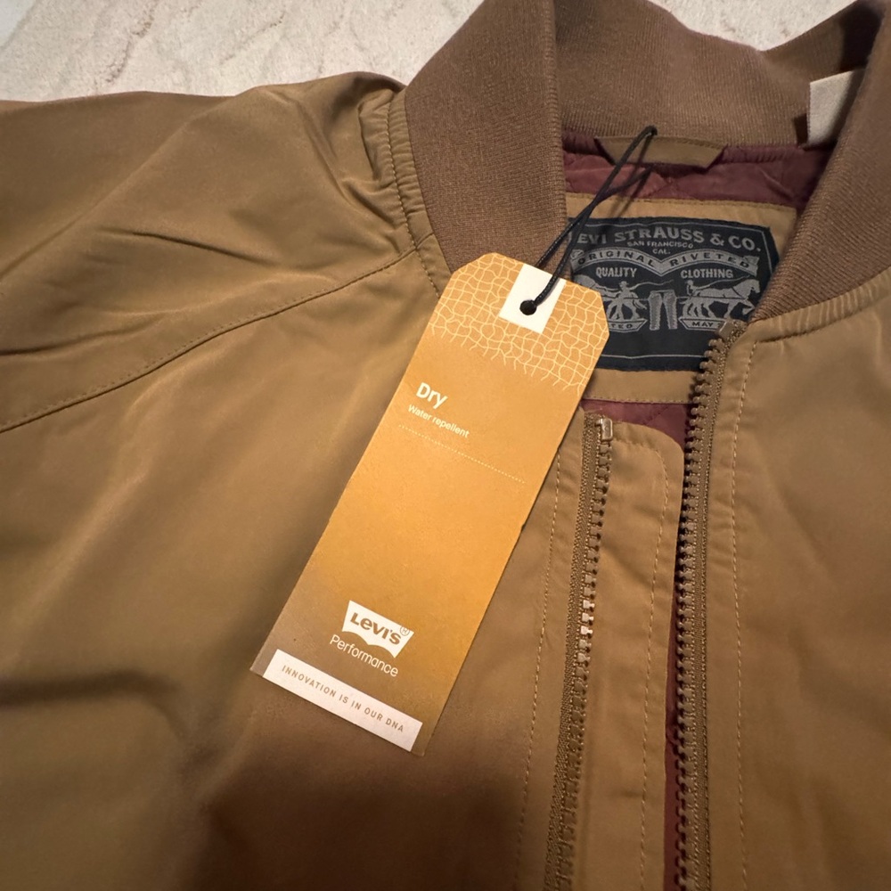 Levi’s tan bomber jacket. Size XL NWT